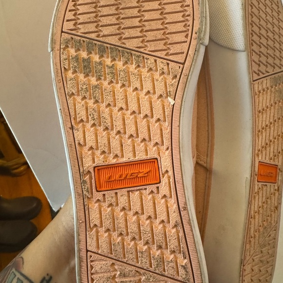 Women’s Peach Lugz Slip On Sneakers Size 9 EUC and Fast Shipping - Picture 9 of 14